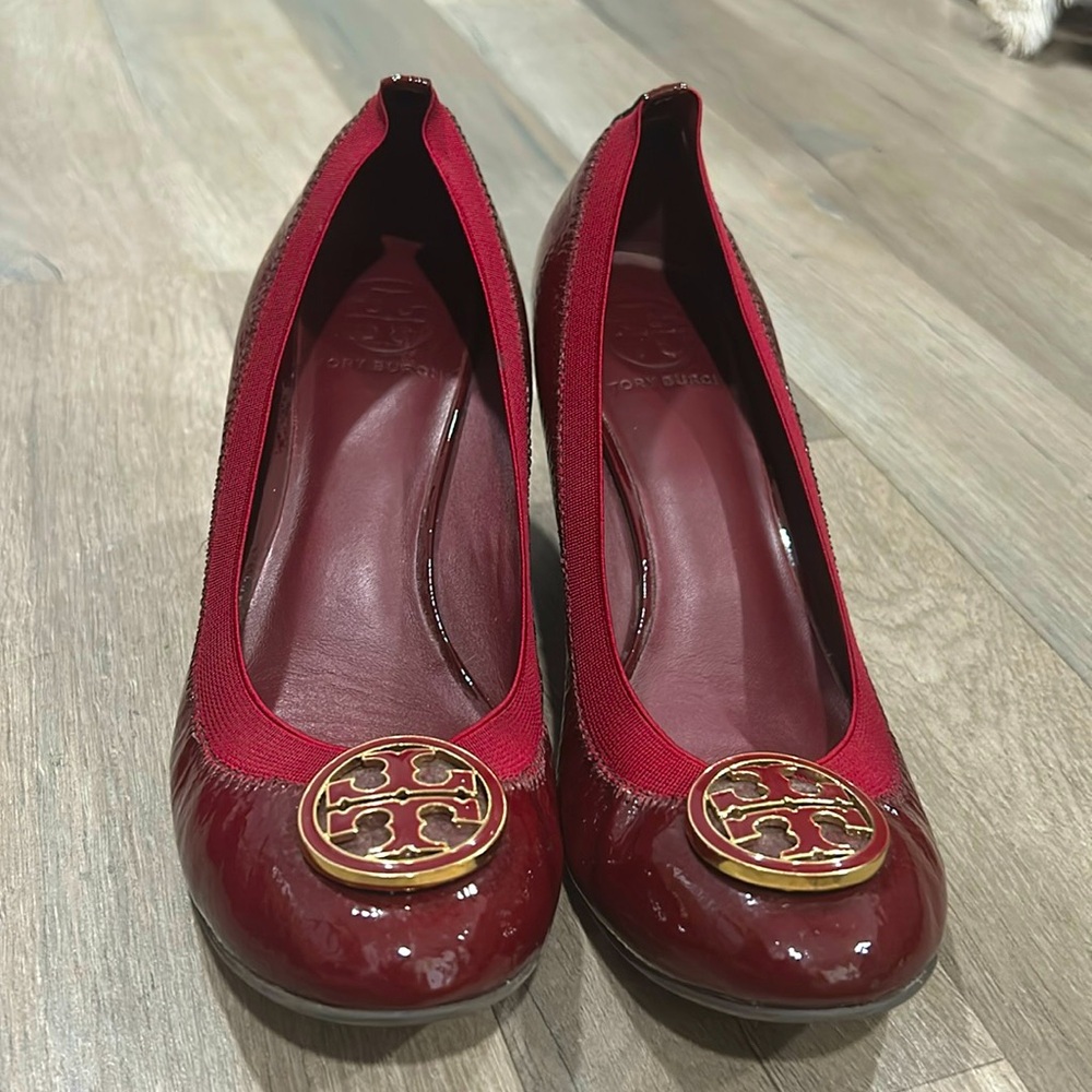 Tori Burch Caroline Wedge, size 8